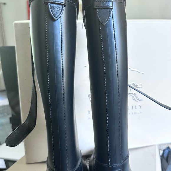 Burberry knee-high rubber rain boots. Equestrian style with brass buckle. Sz 7 - Picture 9 of 10